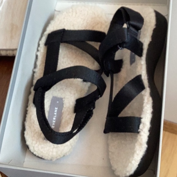 Everlane Shoes - Everlane The Renew Teddy Sport Sandals. Black with cream Sherpa lining. Size 6